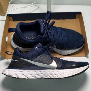 Nike React Navy and White Running Athletic Sneakers